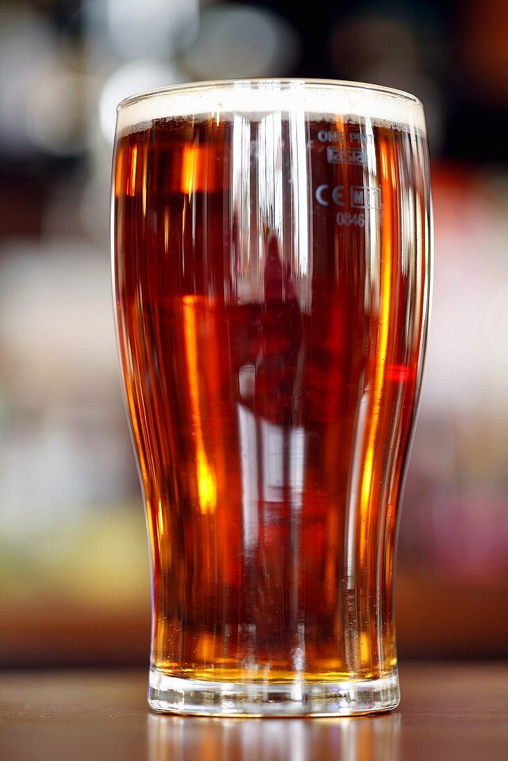 Ein Glas englisches Bier (Pint)