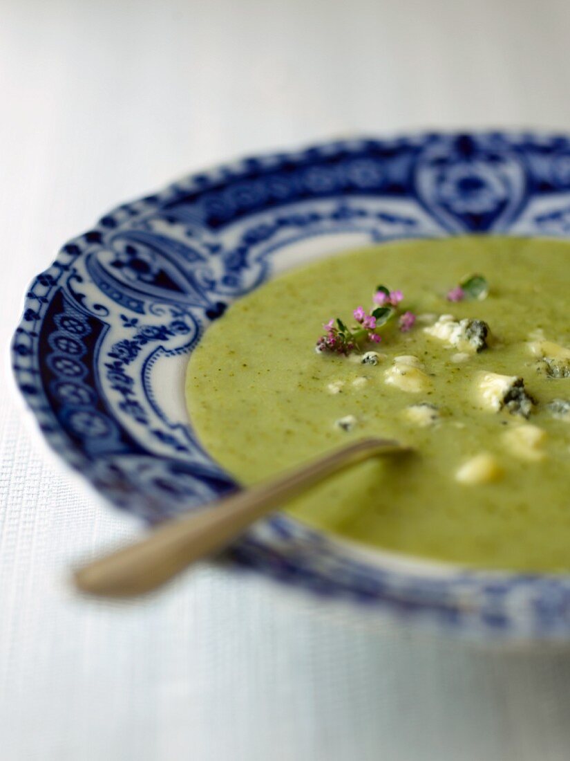 Pea soup with Stilton