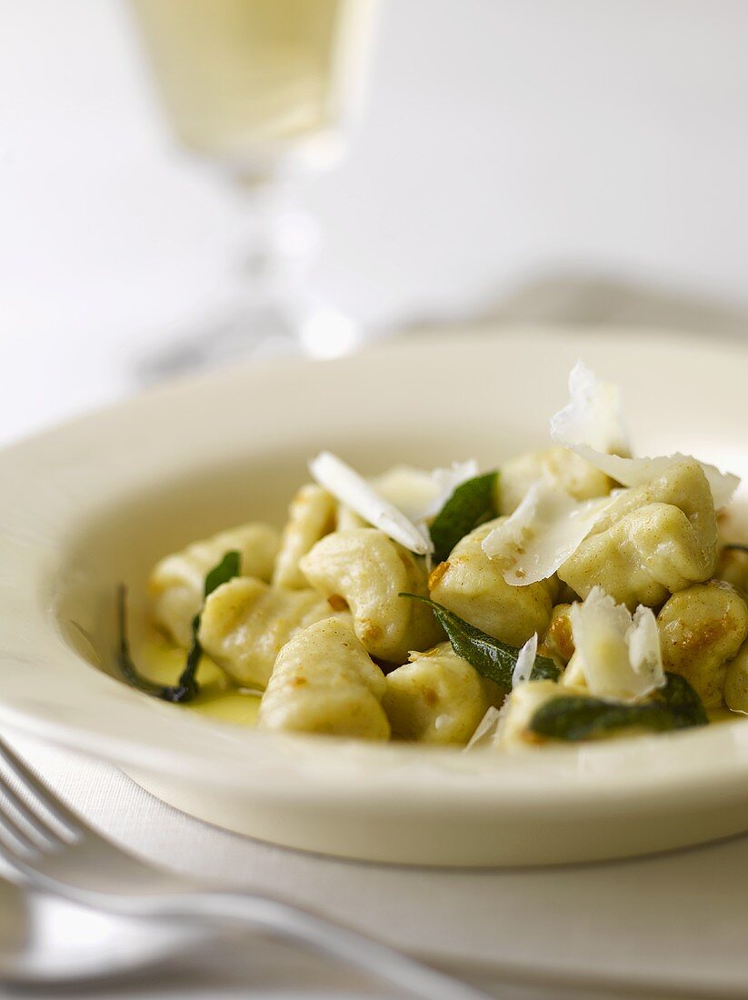 Gnocchi mit Salbei und Parmesan