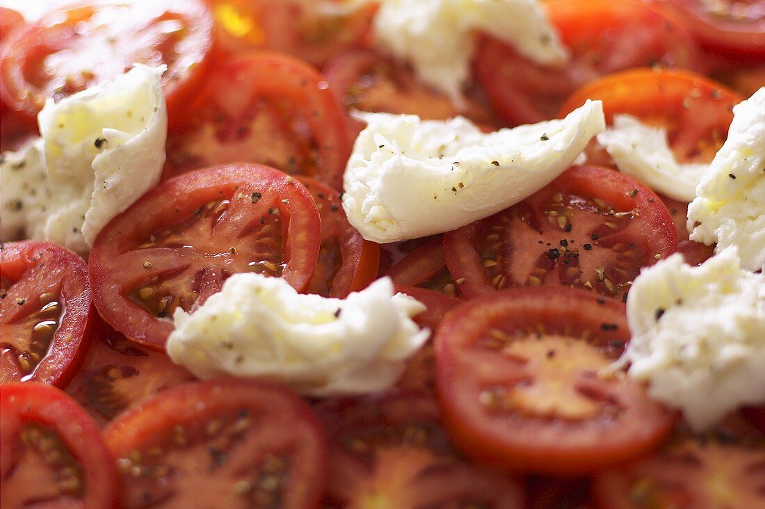 Tomatoes and mozzarella (full-frame)