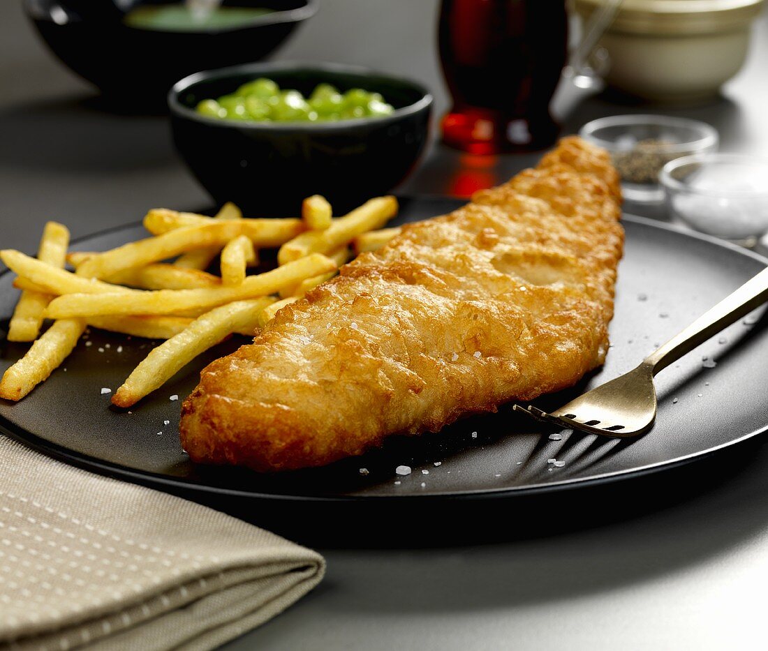 Battered haddock fillet with chips