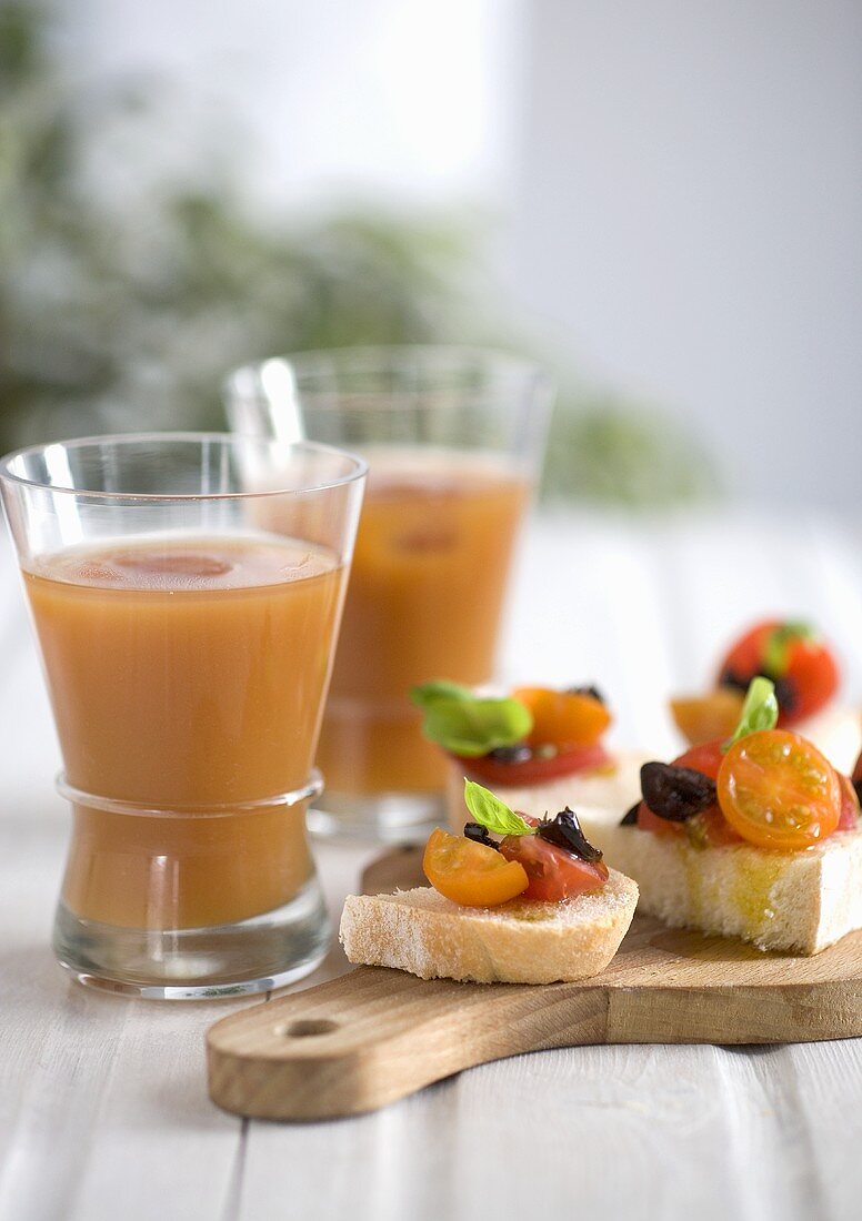 Tomato crostini and two fruit cocktails