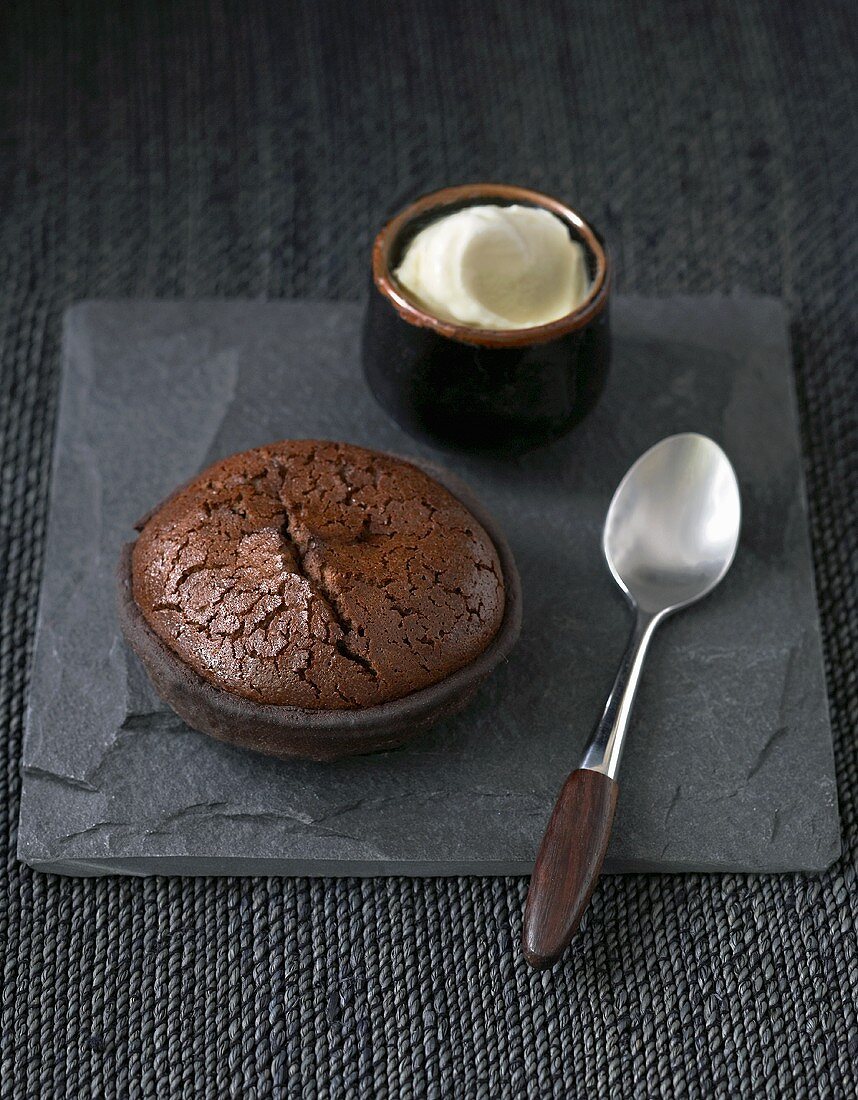 Chocolate tart with cream