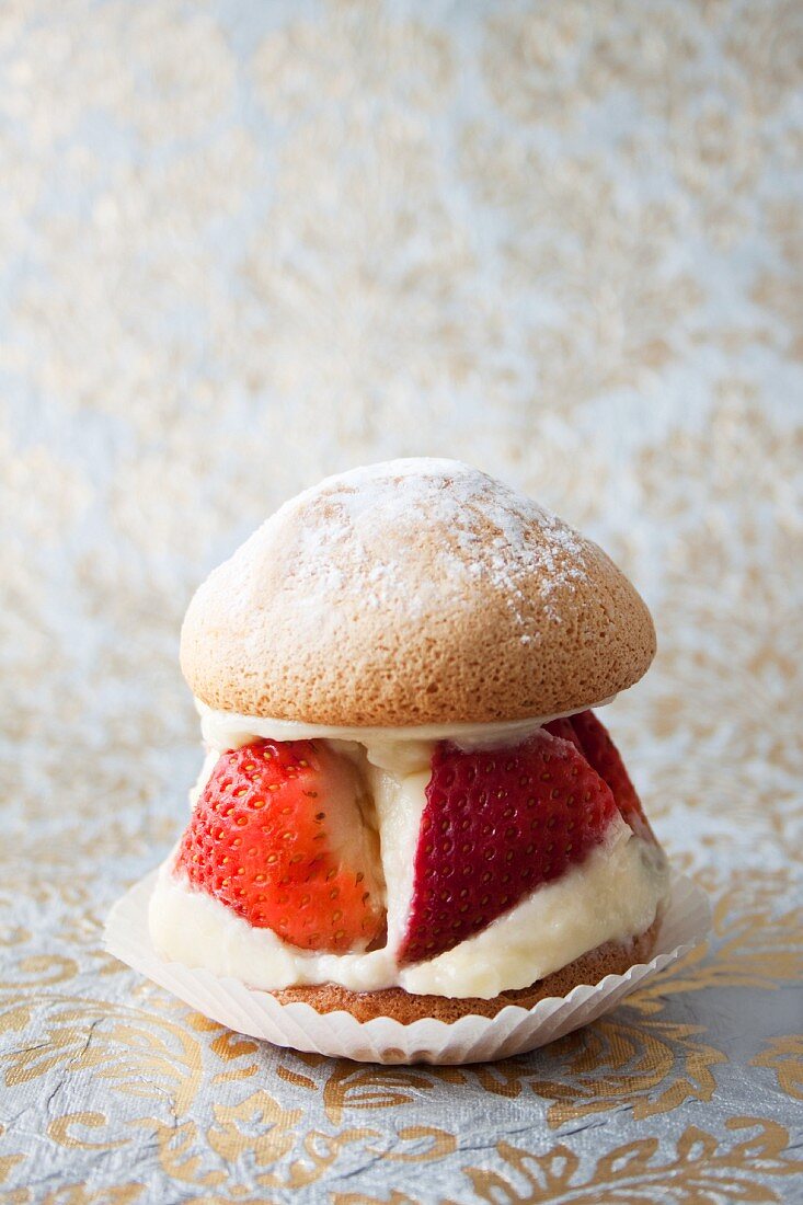 Small strawberry sponge cake