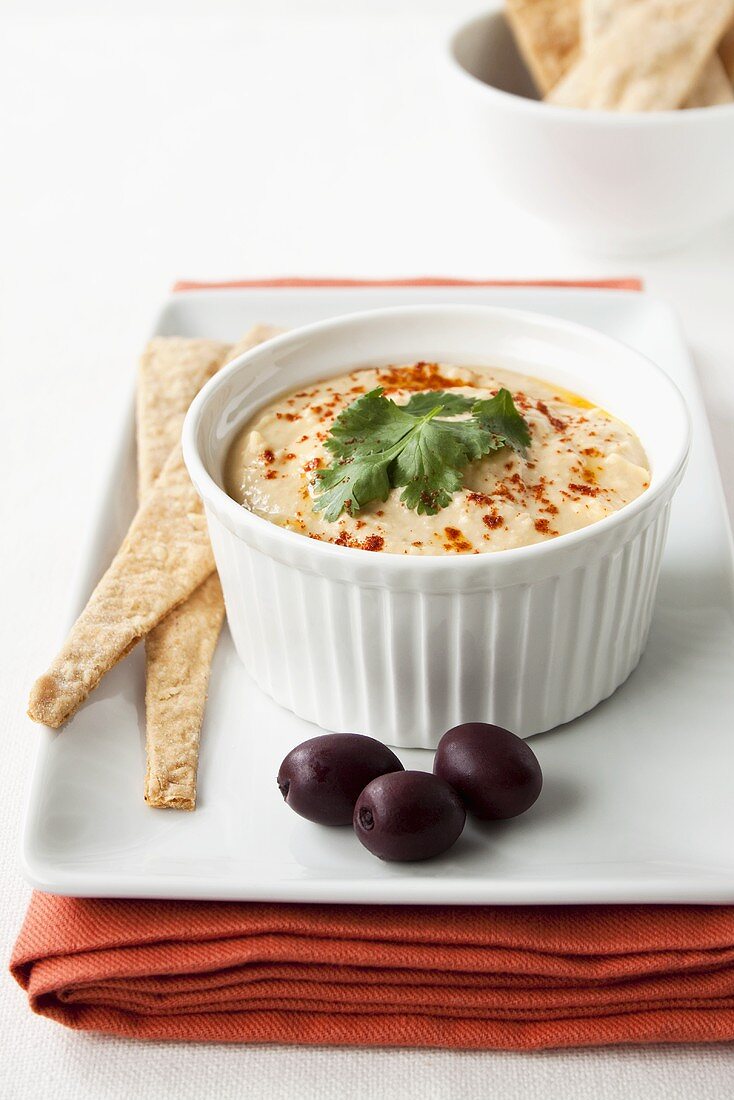 Hummus with Kalamata olives and pita bread