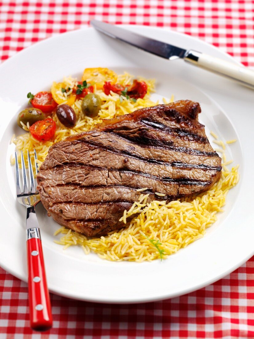 Grilled beefsteak with rice and vegetables