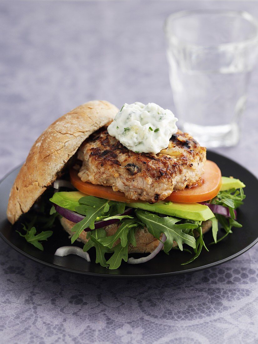 Hähnchenburger mit Avocado