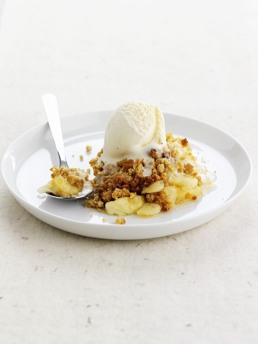 Apple crumble with vanilla ice-cream