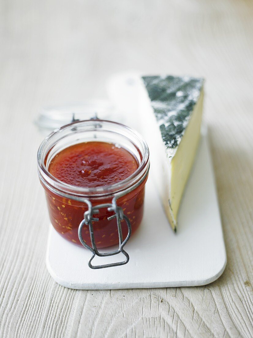 Chilli preserve with goats cheese