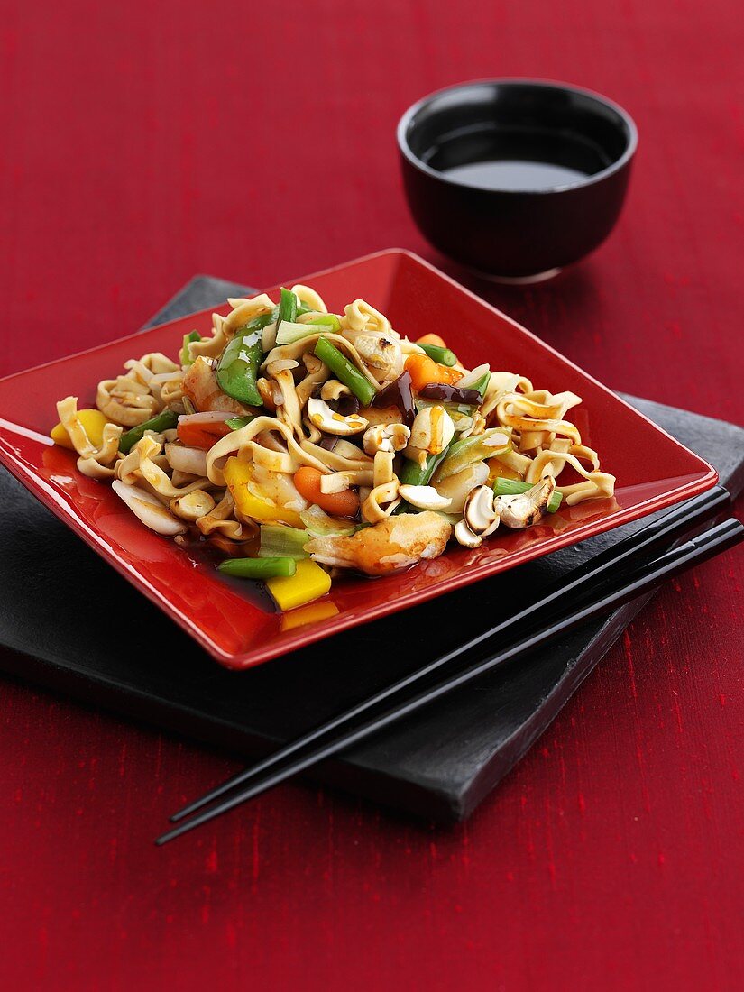 Asian vegetables noodles with cashew nuts