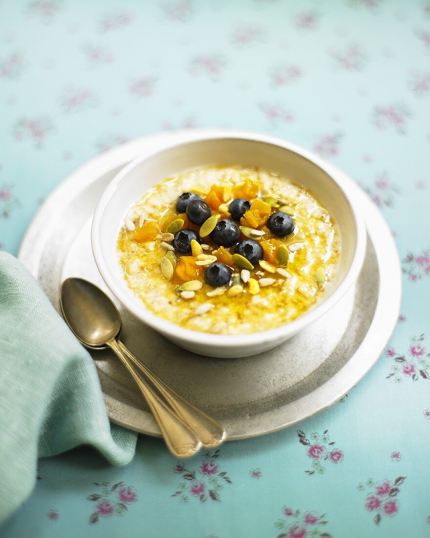 Porridge mit Heidelbeeren