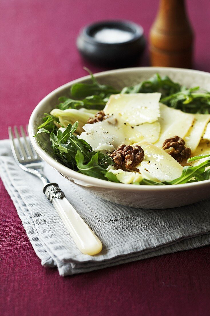 Rocket salad with cheese and walnuts