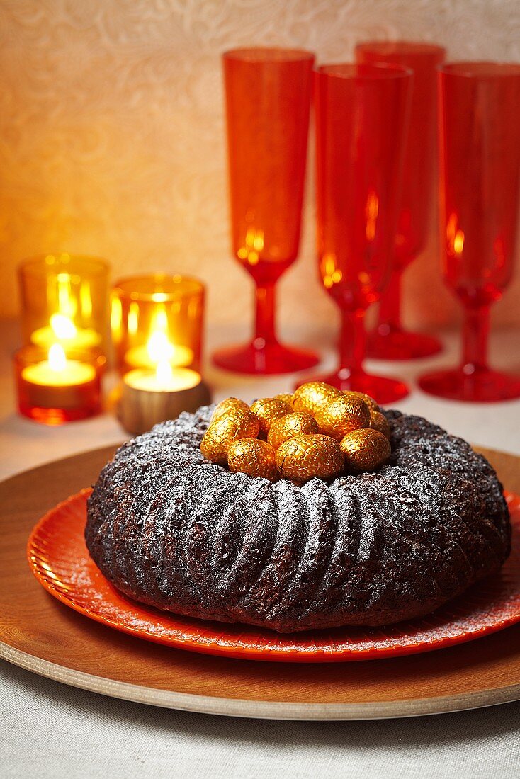 Schokoladenkuchen mit Schokoeiern zu Ostern