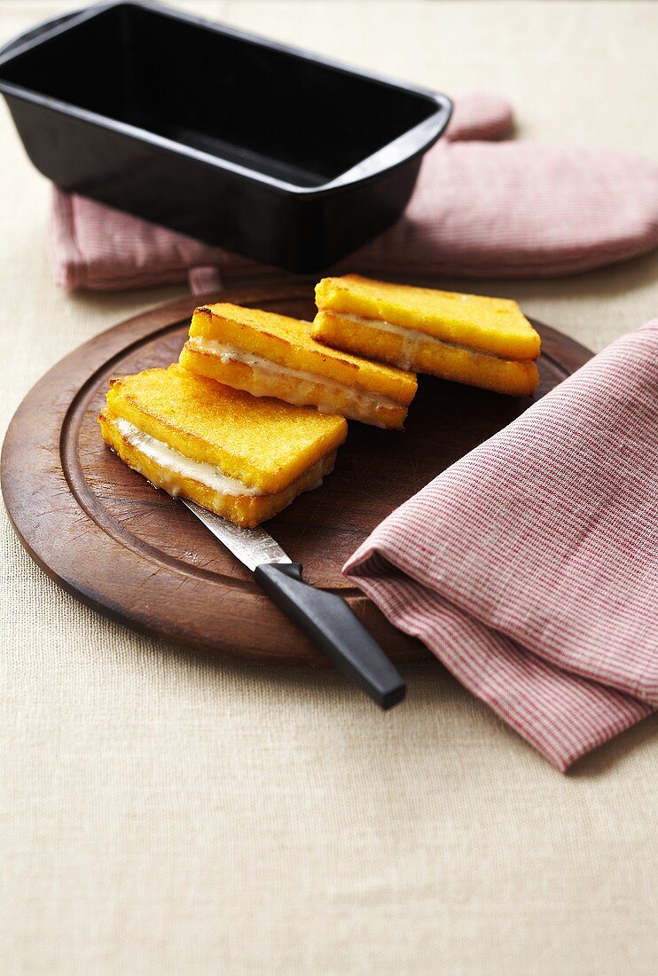 Gegrillte Polenta mit Gorgonzola