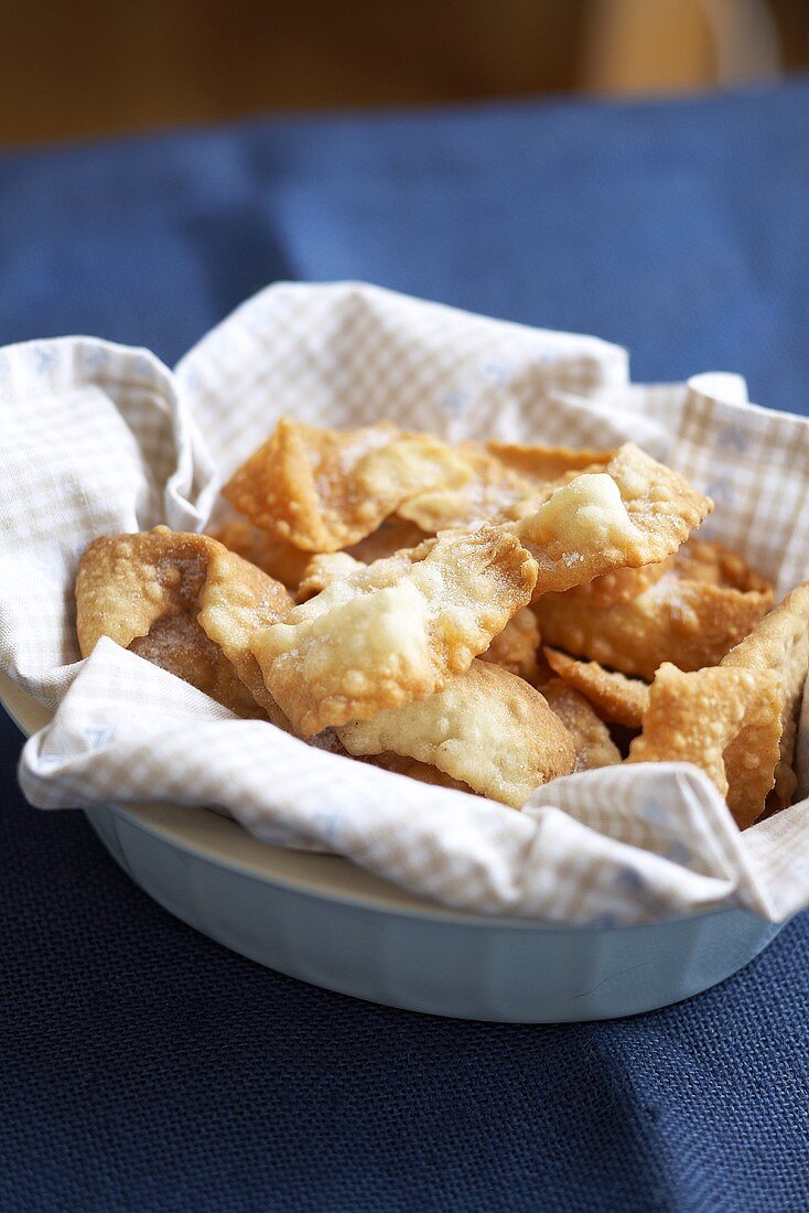 Chiacchiere (Schmalzgebäck, Italien)