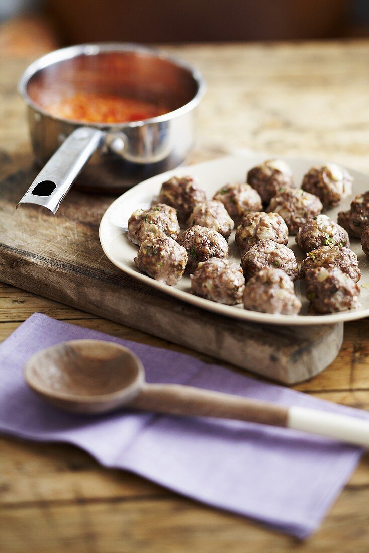 Meatballs and tomato sauce