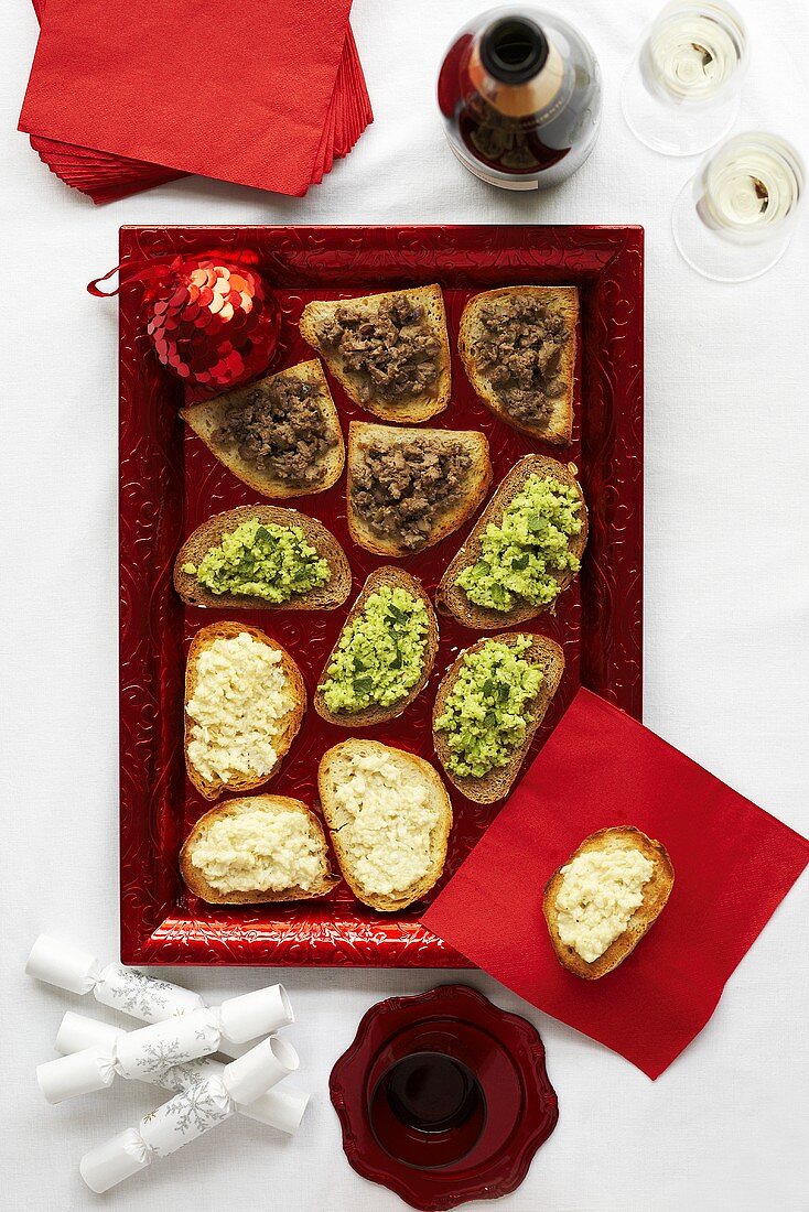 Assorted crostini on tray (Christmas)