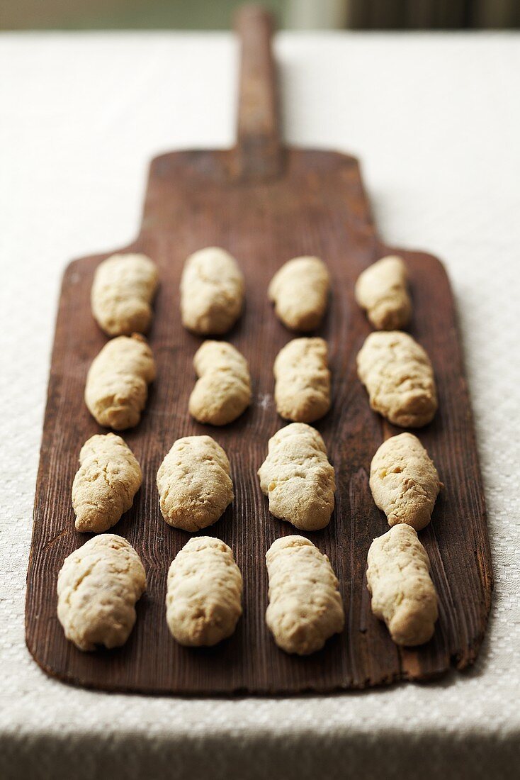 Ossa di morti (Almond cookies, Italy)