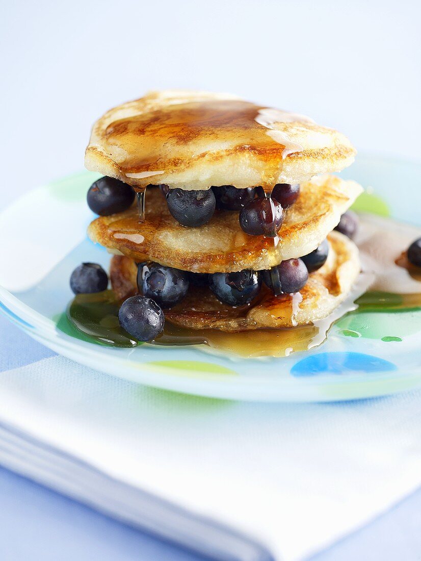 Blaubeer-Pancakes mit Honig