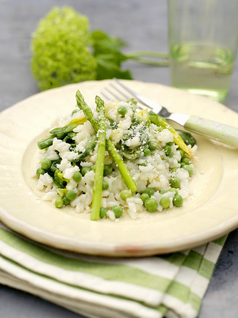 Risotto mit Erbsen und grünem Spargel