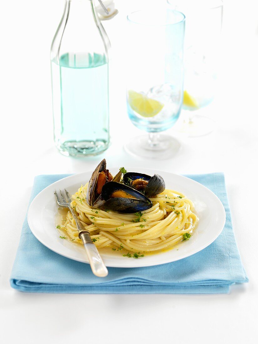 Pasta alla barese (Pasta with mussels in wine, Italy)