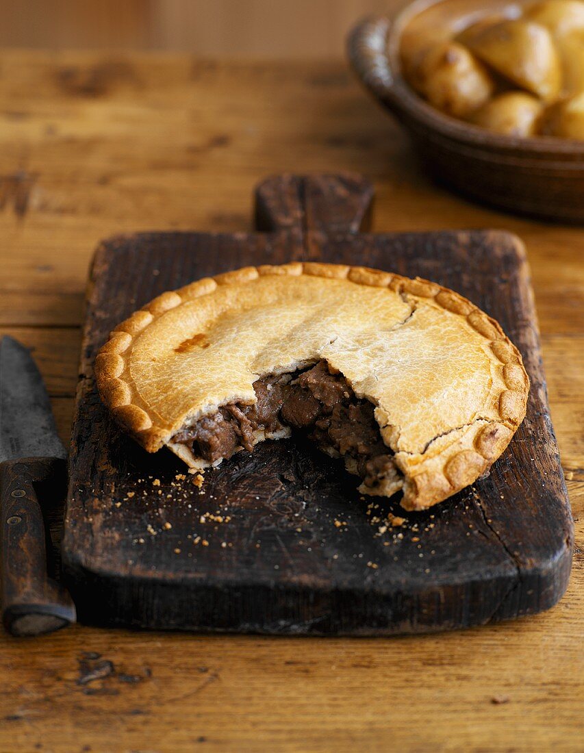 Steak and ale pie (UK)
