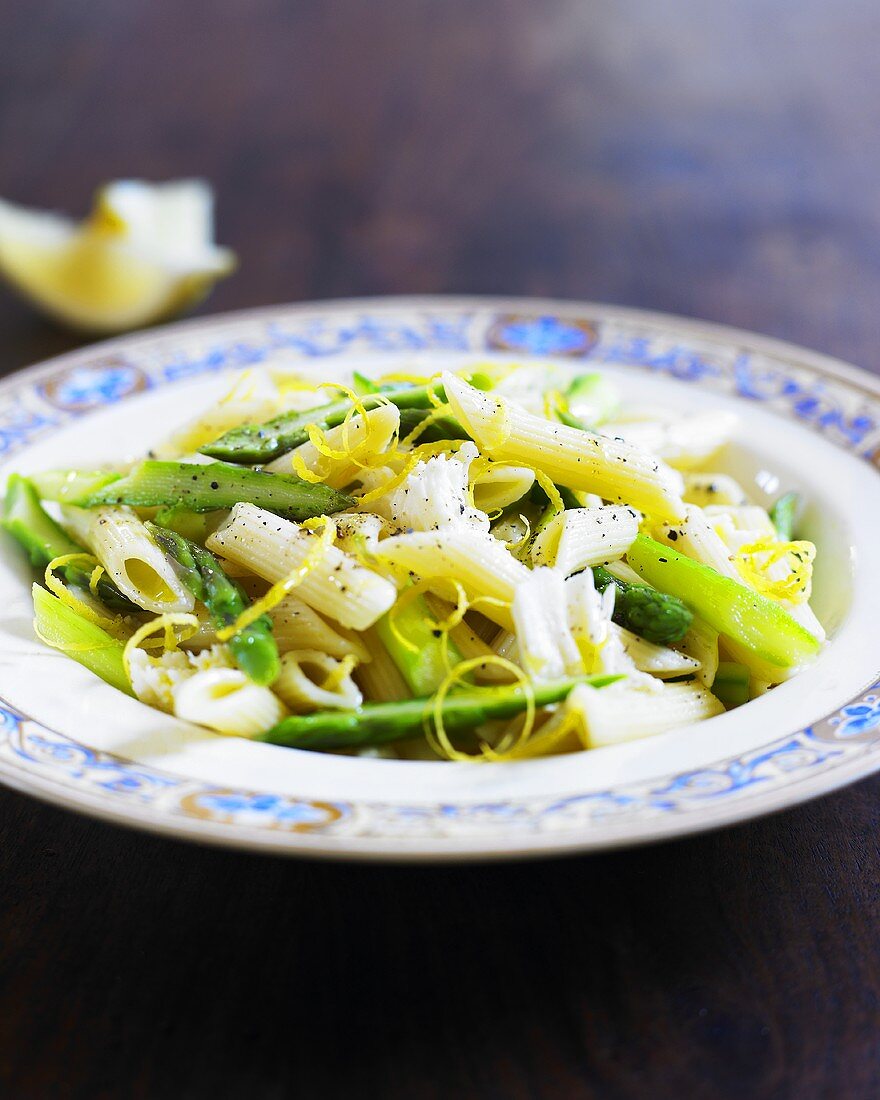 Penne with green asparagus and lemon zest