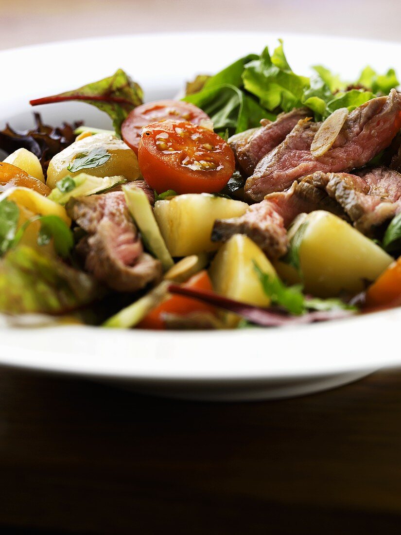 Mixed vegetable salad with roast beef