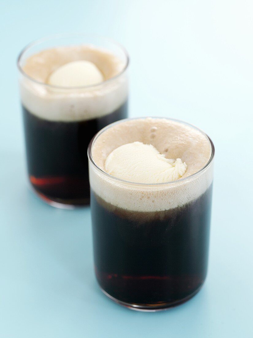 Coke Float (Cola with vanilla ice cream)