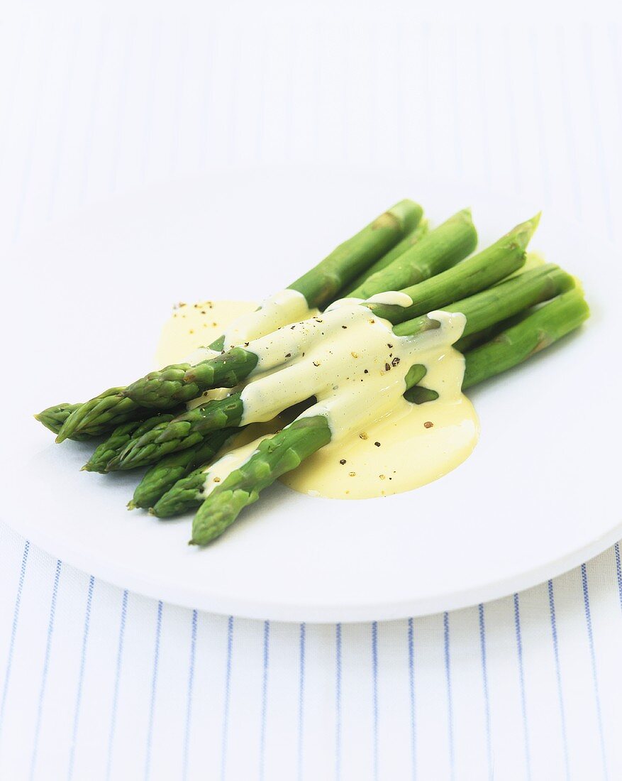 Grüner Spargel mit Sauce Hollandaise