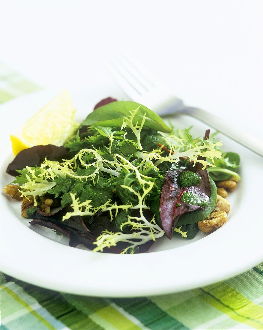 Mixed salad leaves with pesto
