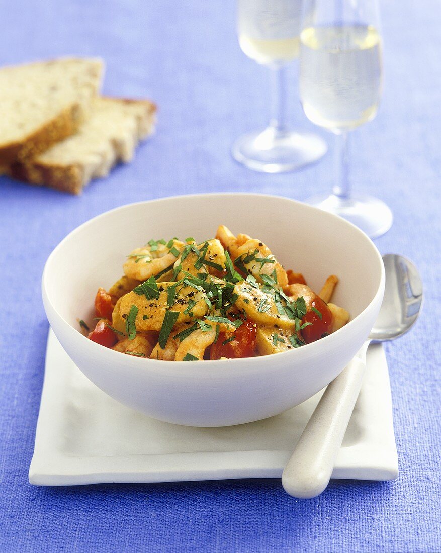 King prawns with tomatoes and parsley