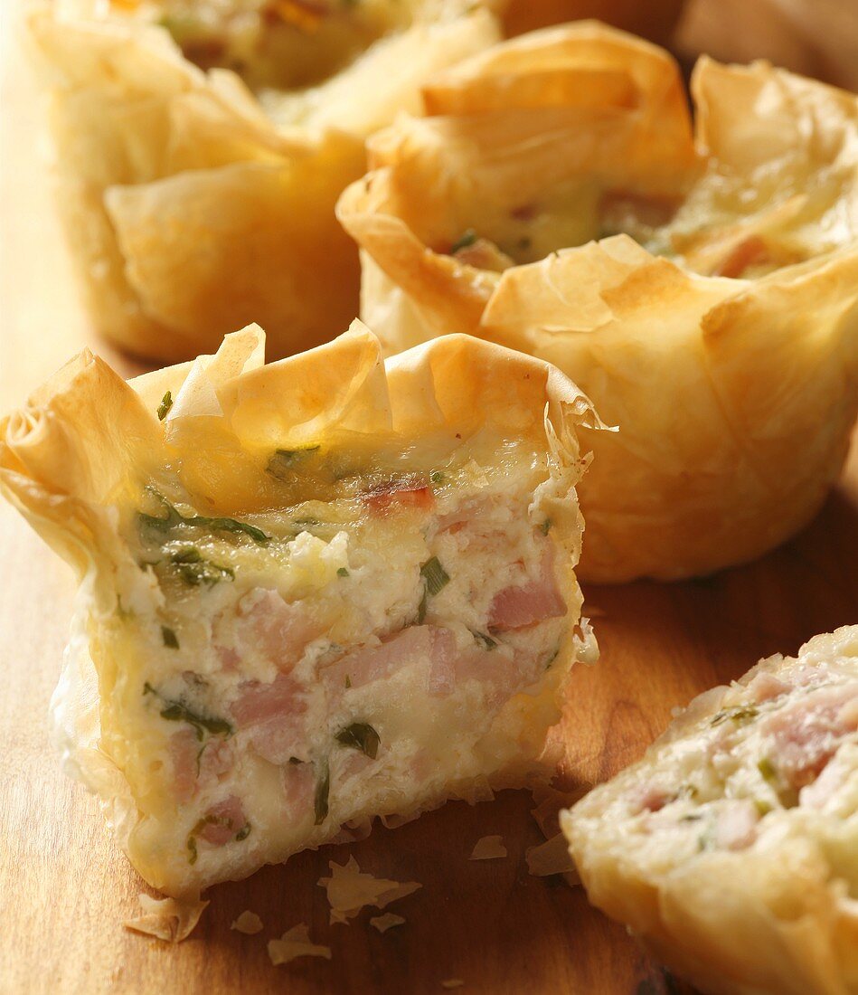 Gruyère and smoked ham in filo pastry shells