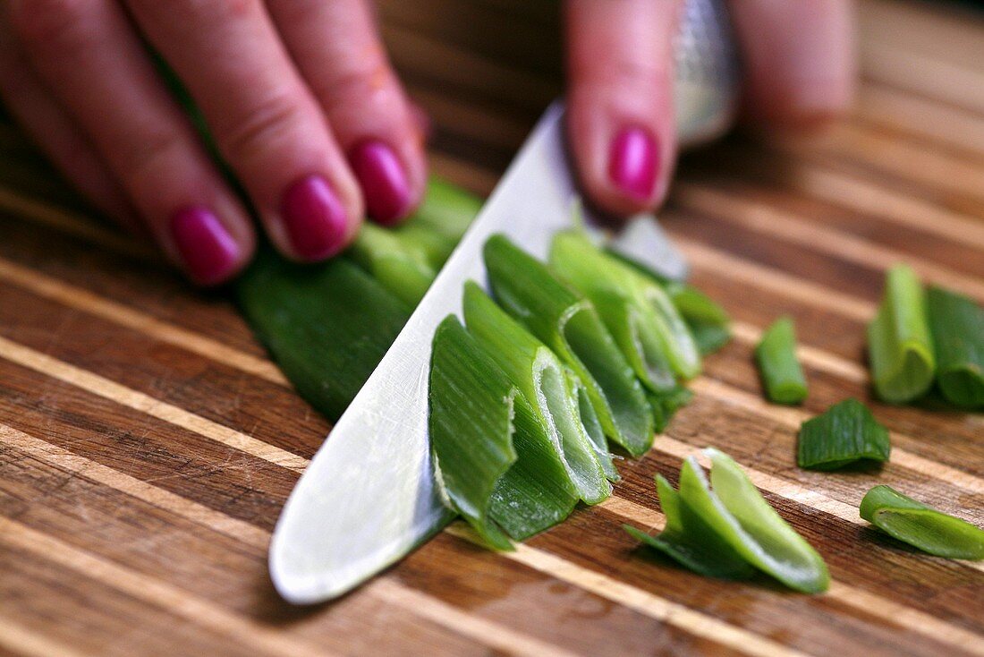 Man chopping leek, close-up