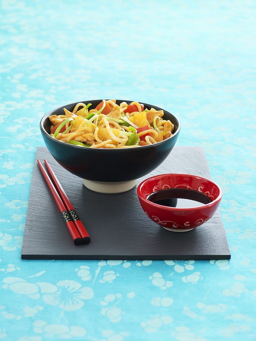 Noodles with chicken and peppers, soy sauce (Asia)