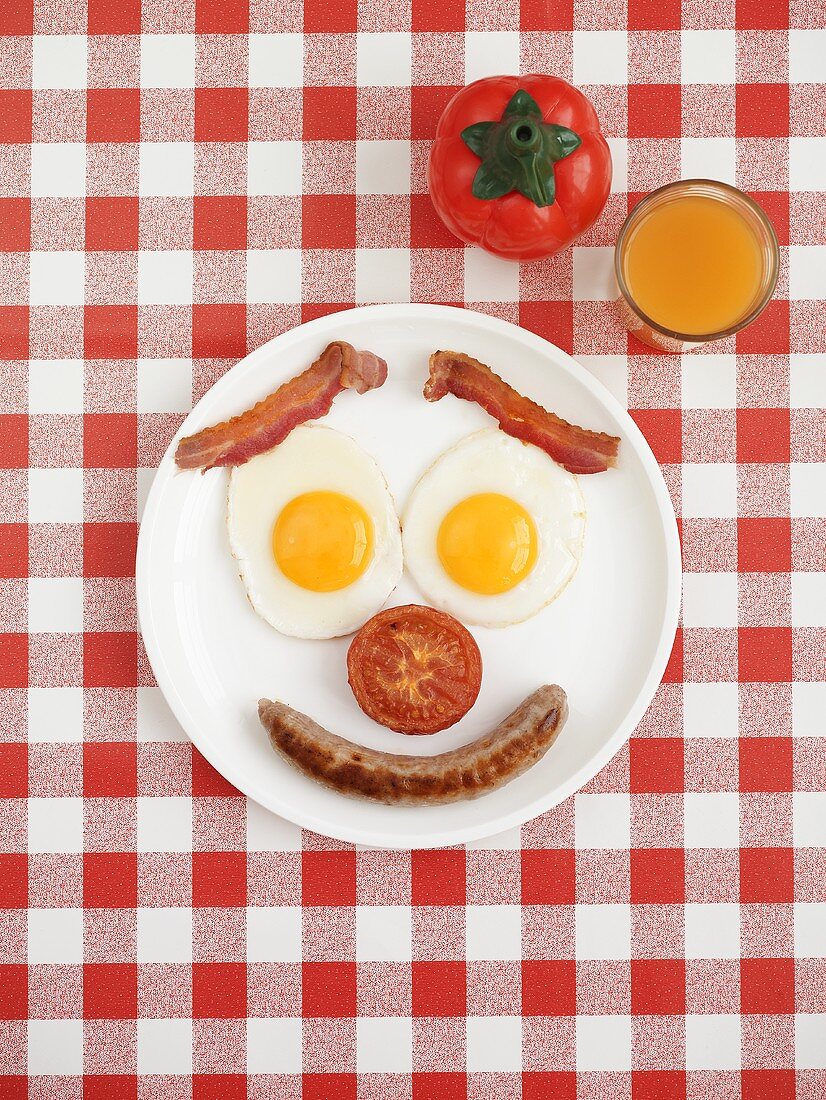 Bacon, egg, sausage and tomato for breakfast (smiley face)