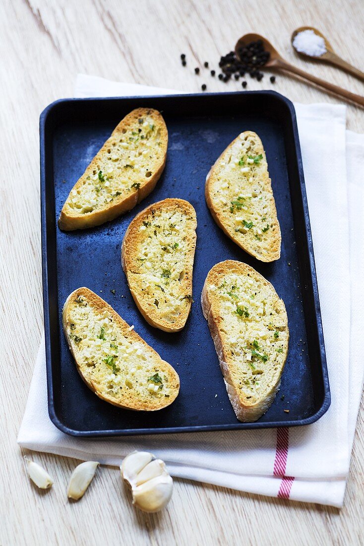 Garlic bread with parsley