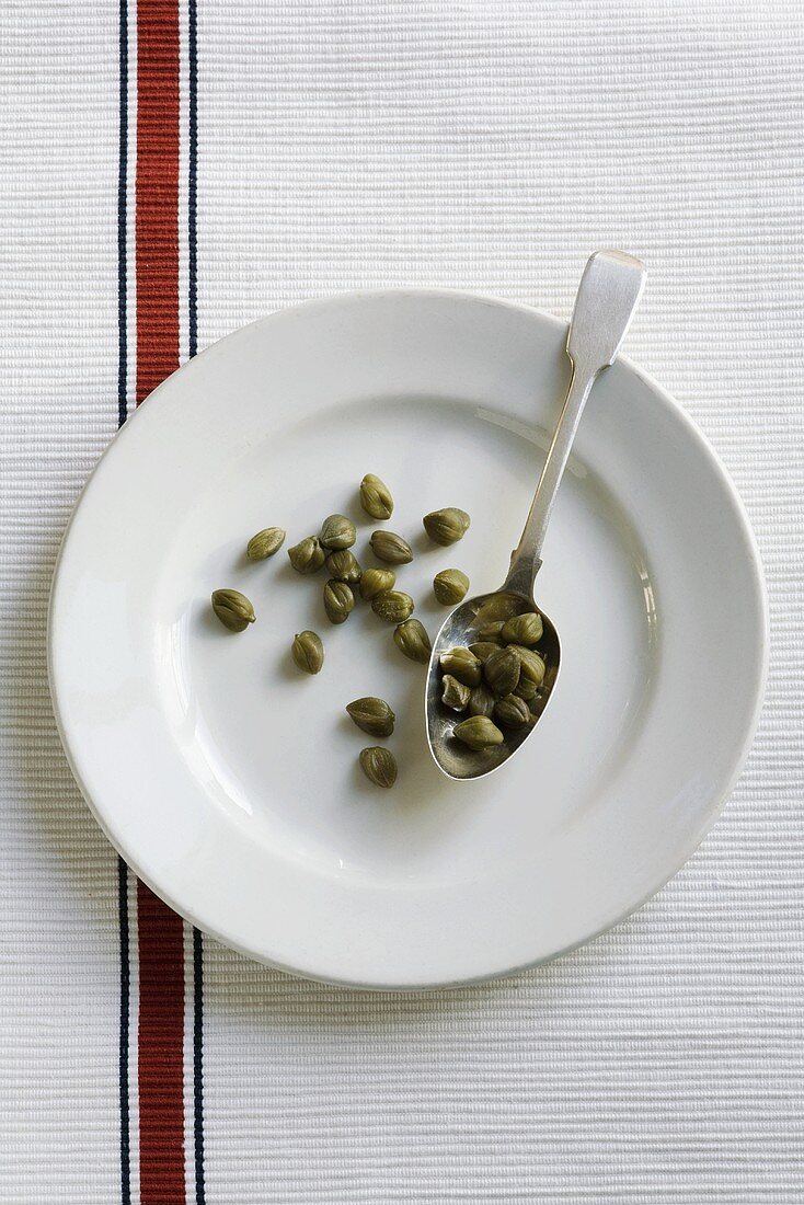 Capers on plate and spoon