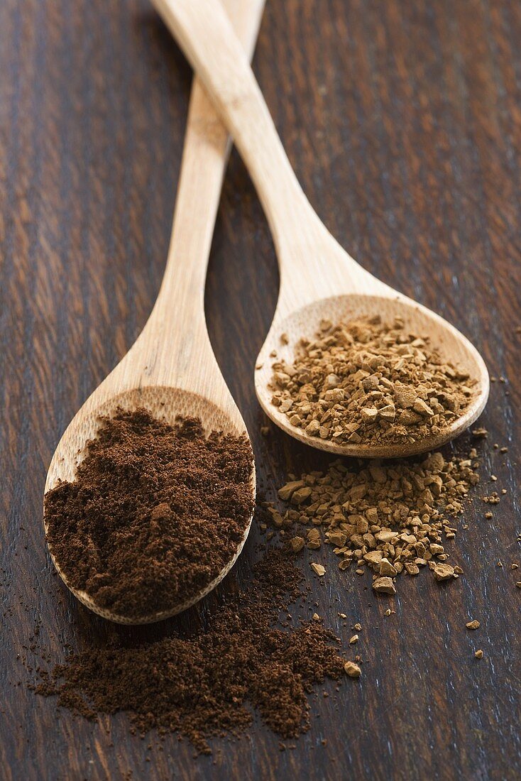 Ground coffee and instant coffee in wooden spoons