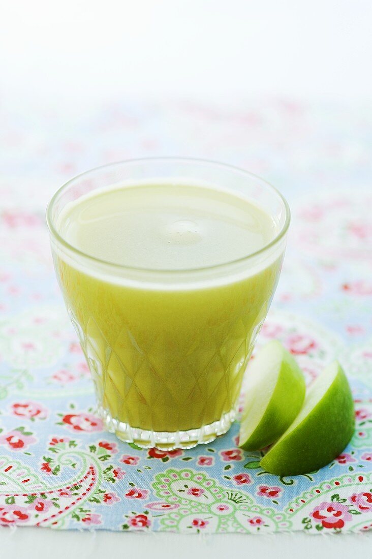 A glass of freshly pressed green apple juice