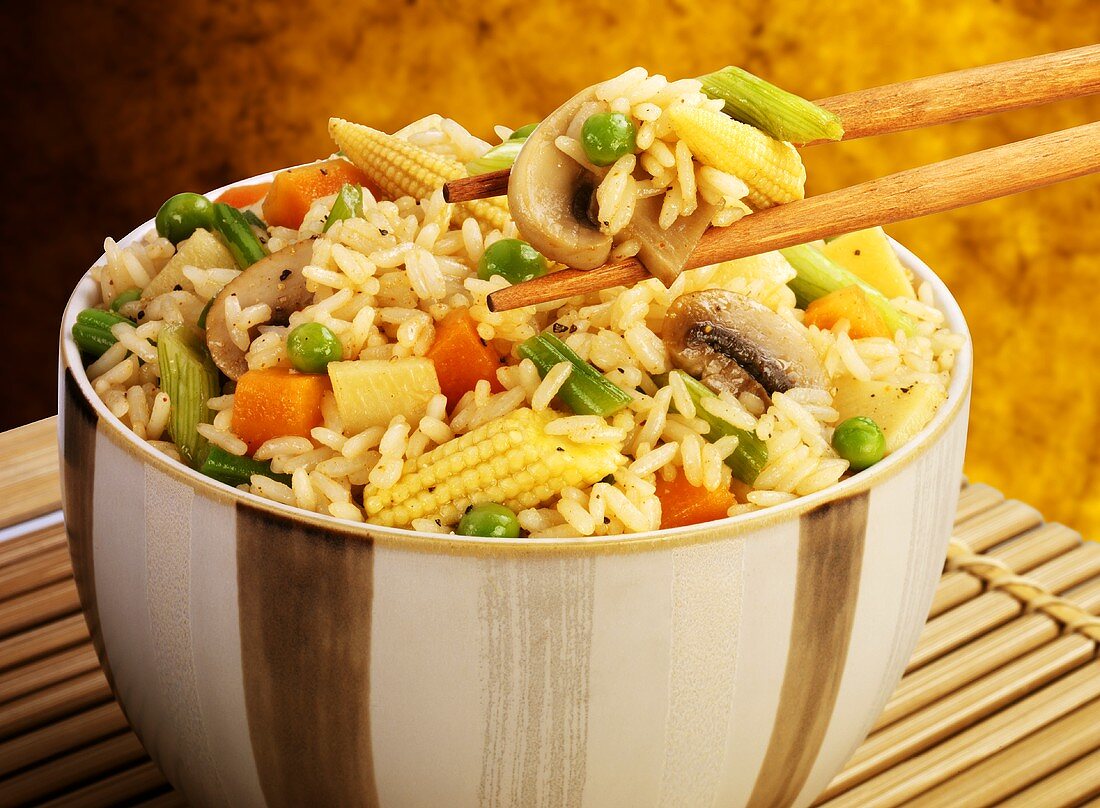 Rice with mushrooms, vegetables and sweetcorn (oriental-style)