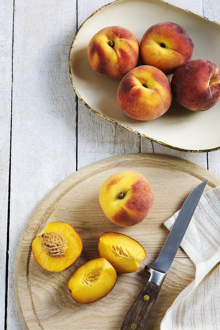 Fresh peaches, whole and cut open