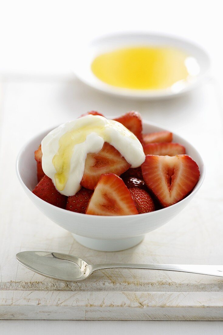 Erdbeeren mit griechischem Joghurt und Honig