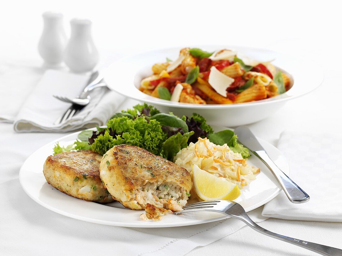 Fish cakes with salad and pasta with chicken