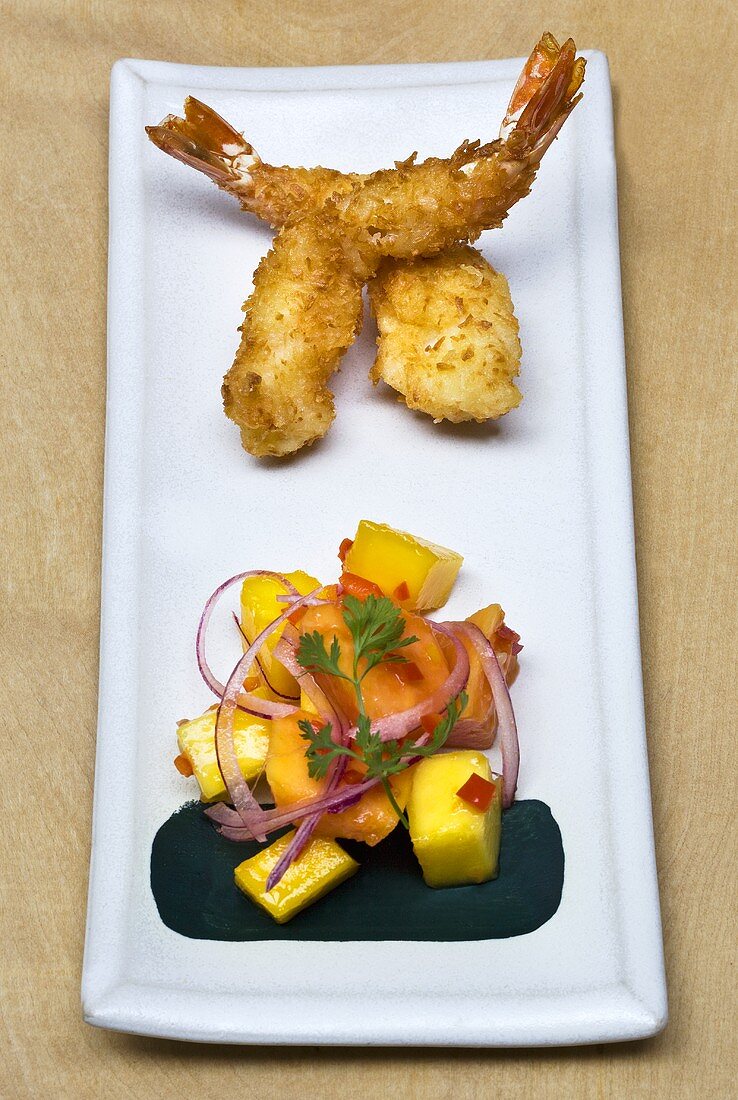 Prawns mit pikantem Papaya-Mango-Salat