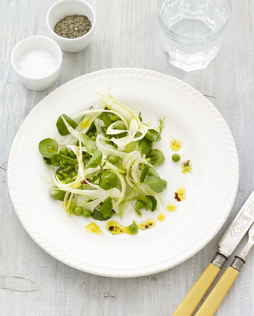 Brunnenkressesalat mit Erbsen und Fenchel