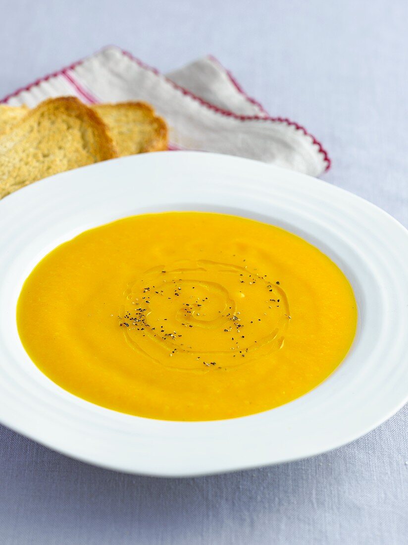 Root vegetable soup with toasted bread