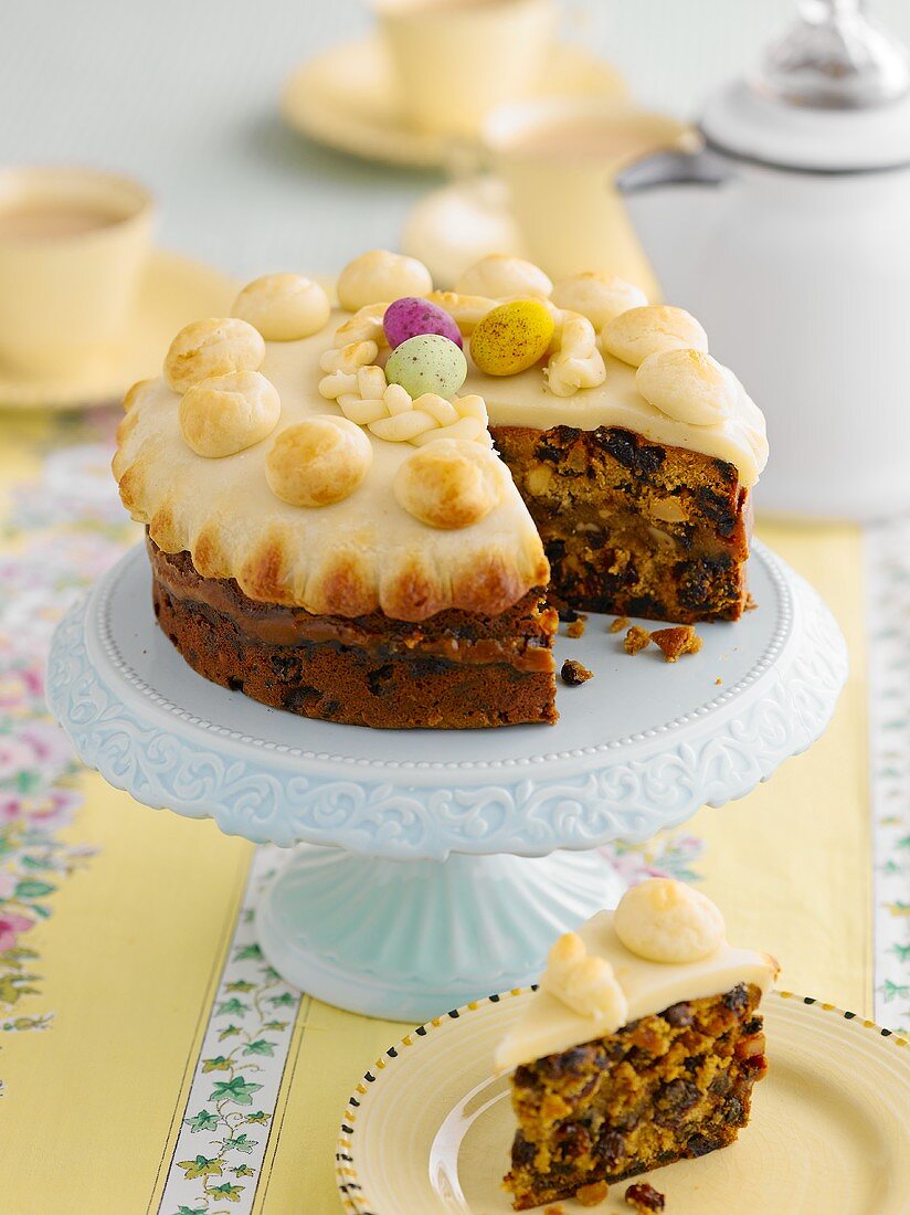 Simnel Cake (Easter cake, England)