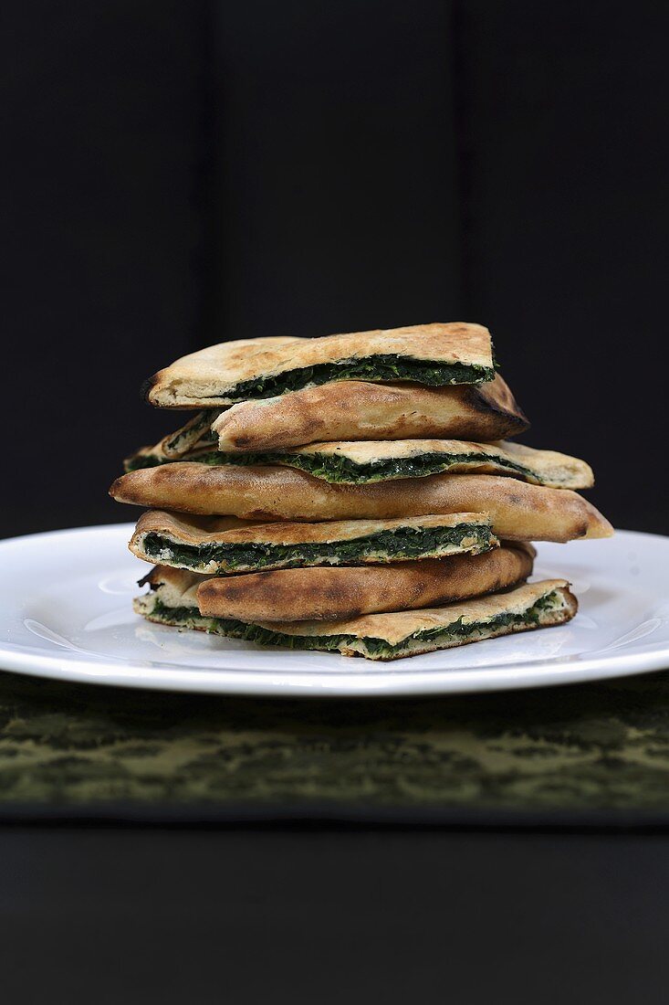 Pizza pockets filled with spinach and sheep's cheese