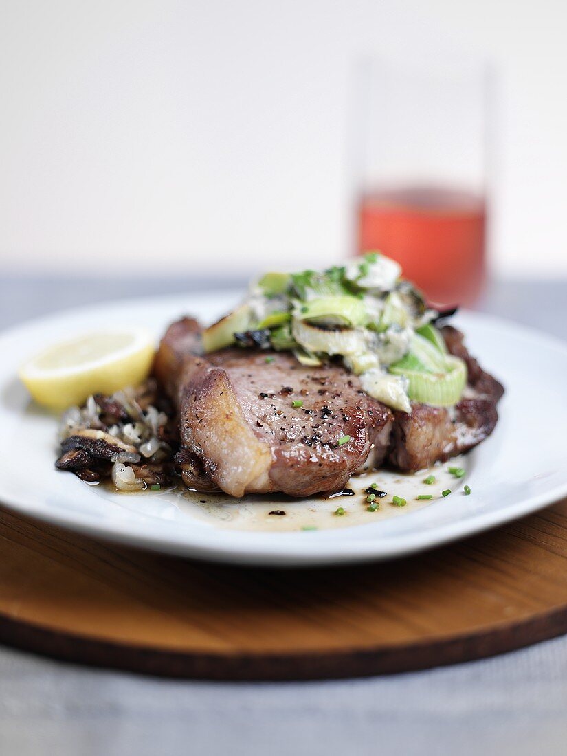 T-Bone Steak vom Kalb mit Pilzragout